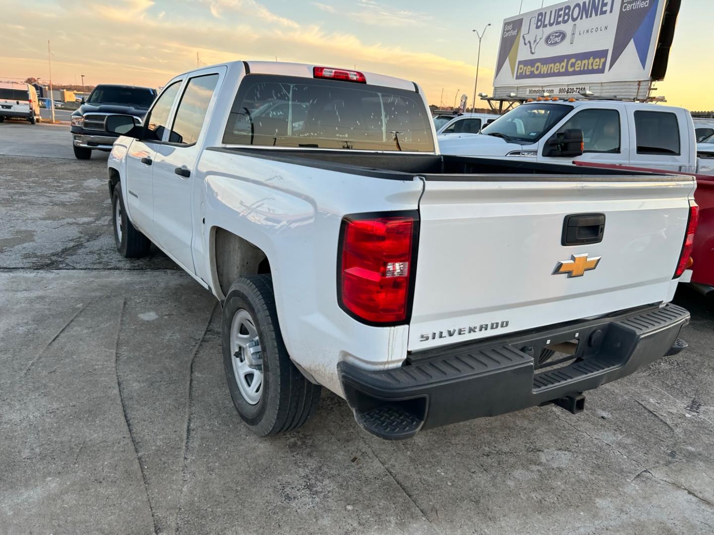 2018 White Chevrolet Silverado 1500 LS Crew Cab Long Box 2WD (3GCPCNEH3JG) with an 4.3L V6 OHV 12V engine, 6A transmission, located at 1687 Business 35 S, New Braunfels, TX, 78130, (830) 625-7159, 29.655487, -98.051491 - Photo#7